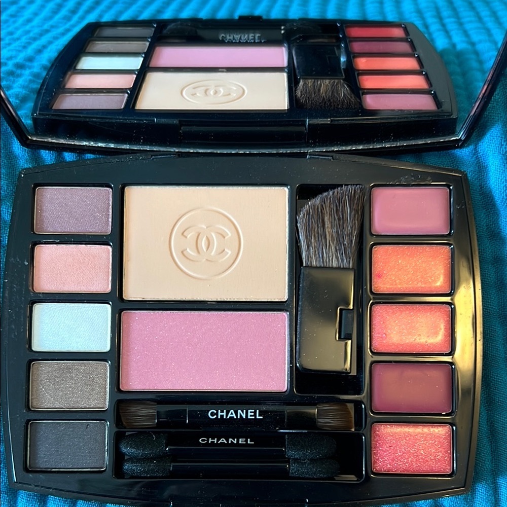 CHANEL Travel Make Up Palette - Destination NWOB